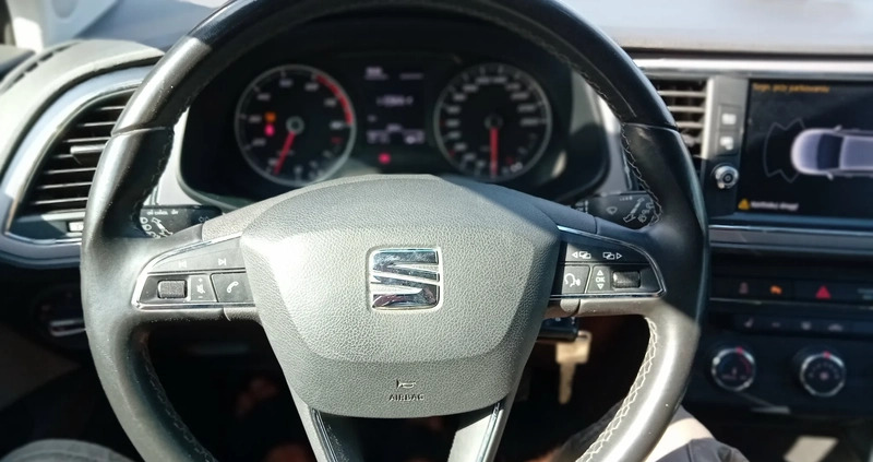 Seat Leon cena 59500 przebieg: 67112, rok produkcji 2017 z Urzędów małe 121